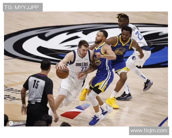 勇士客场击败独行侠，完美收官，展现无可撼动的王者之姿